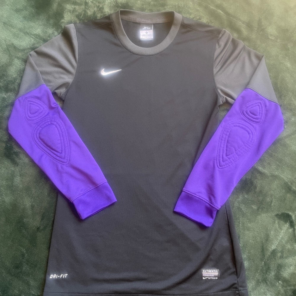 Nike Athletic Shirt. Size: Small. Women's.